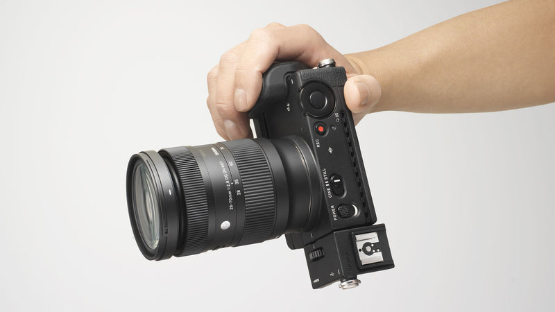 A lightweight and compact body ― ideal for day-to-day use