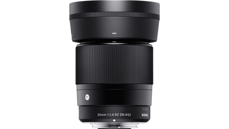 Image quality rivaling that of Art line lenses